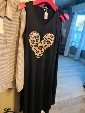 Black Sleeveless Dress with Leopard Heart Graphic